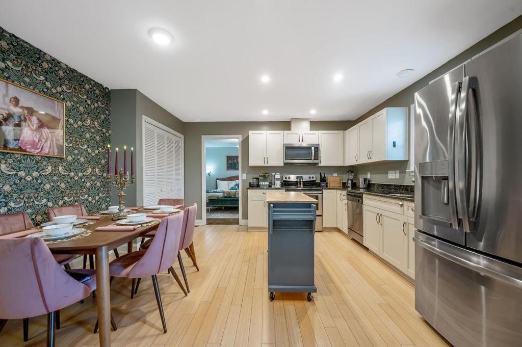 New Victorian Theme, 3Br, Lrg Backyard Close To Pnc Arena, Downtown, And Rdu Airport Raleigh Eksteriør billede