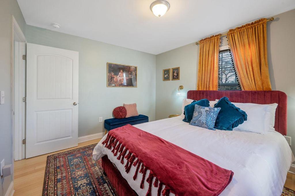 New Victorian Theme, 3Br, Lrg Backyard Close To Pnc Arena, Downtown, And Rdu Airport Raleigh Eksteriør billede