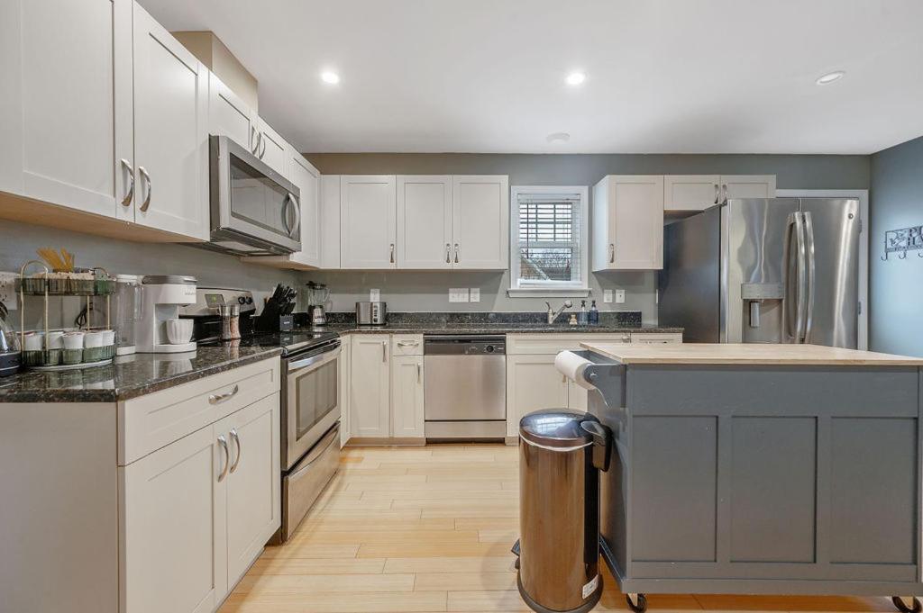 New Victorian Theme, 3Br, Lrg Backyard Close To Pnc Arena, Downtown, And Rdu Airport Raleigh Eksteriør billede