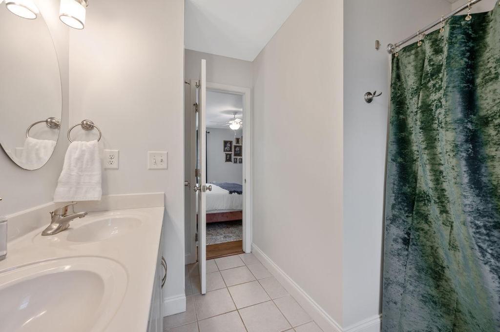 New Victorian Theme, 3Br, Lrg Backyard Close To Pnc Arena, Downtown, And Rdu Airport Raleigh Eksteriør billede