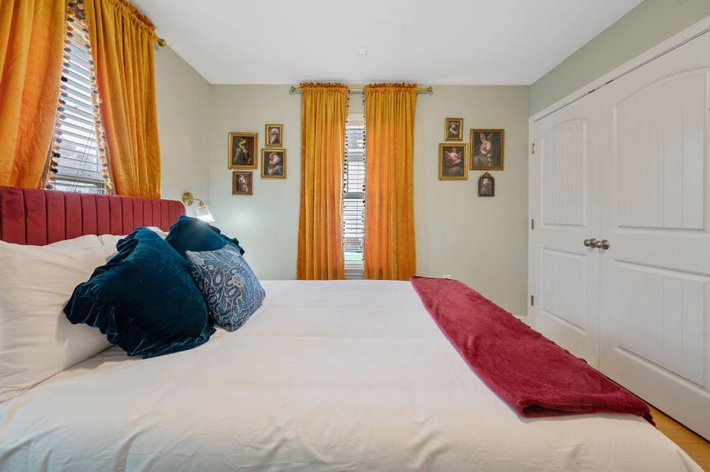 New Victorian Theme, 3Br, Lrg Backyard Close To Pnc Arena, Downtown, And Rdu Airport Raleigh Eksteriør billede